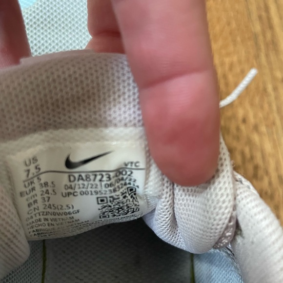 Nike Quest 4 in Grey Fog Barely Rose - Picture 5 of 6
